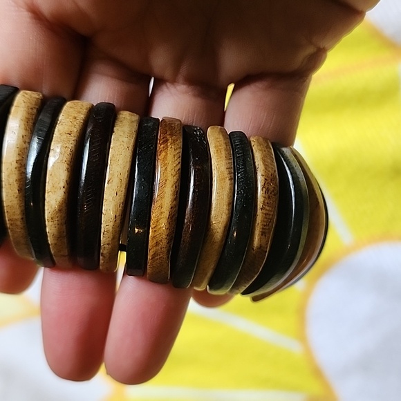 EUC - Wooden Cuff Stretch Bracelet in Light and Dark Brown - Picture 4 of 8